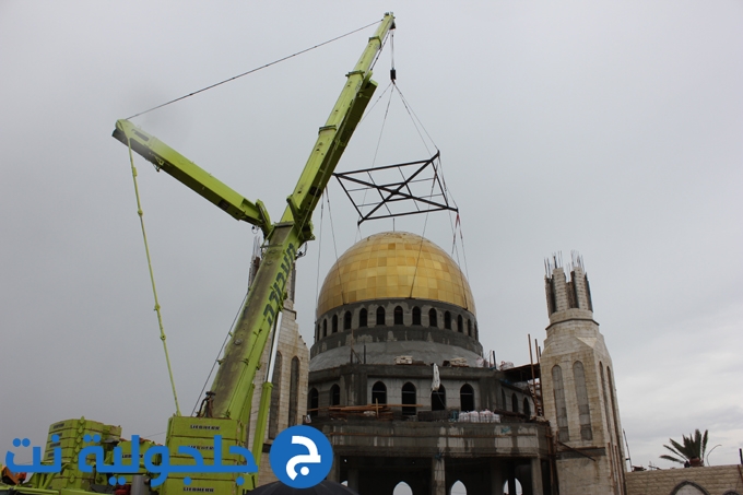 رفع قبة مسجد الروضة في جلجولية